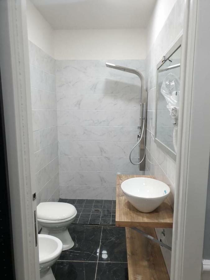 Dimorra Boutique Rooms เนเปิลส์ ภายนอก รูปภาพ