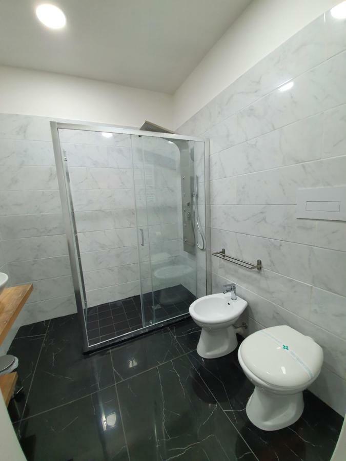 Dimorra Boutique Rooms เนเปิลส์ ภายนอก รูปภาพ