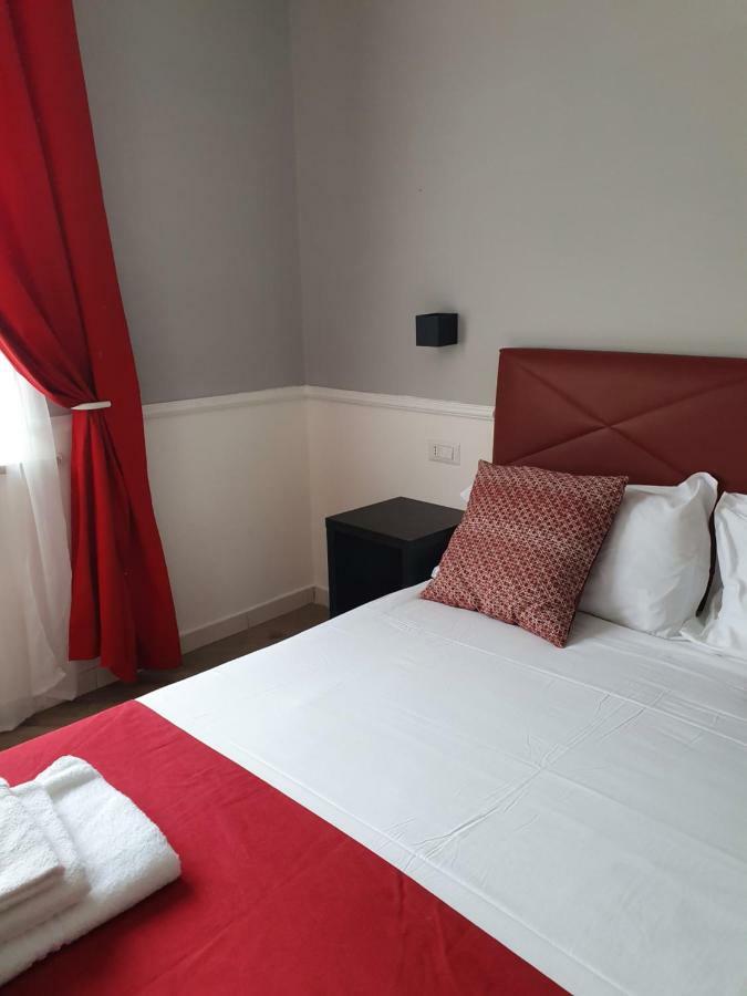Dimorra Boutique Rooms เนเปิลส์ ภายนอก รูปภาพ