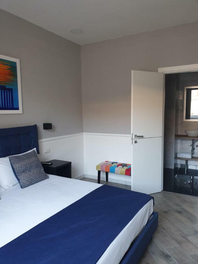 Dimorra Boutique Rooms เนเปิลส์ ภายนอก รูปภาพ