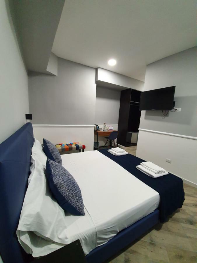 Dimorra Boutique Rooms เนเปิลส์ ภายนอก รูปภาพ