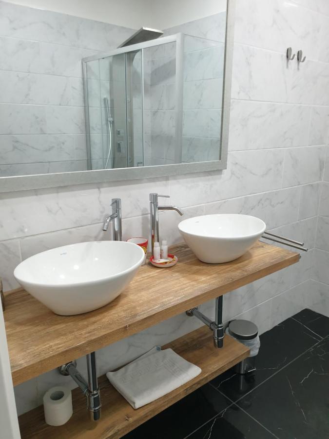 Dimorra Boutique Rooms เนเปิลส์ ภายนอก รูปภาพ